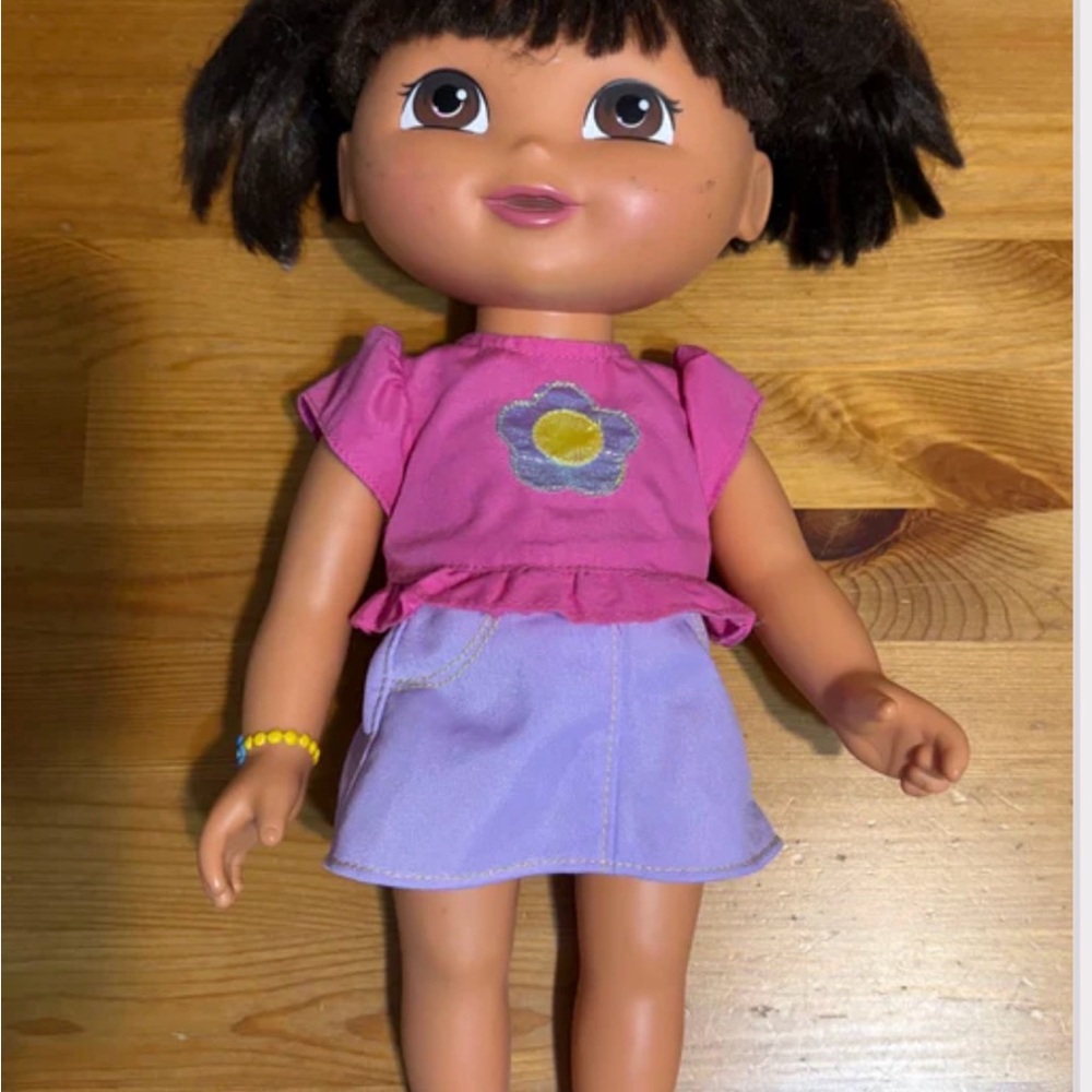 2/10$🩵Rare Dora vintage 2007 with Flower Shirt